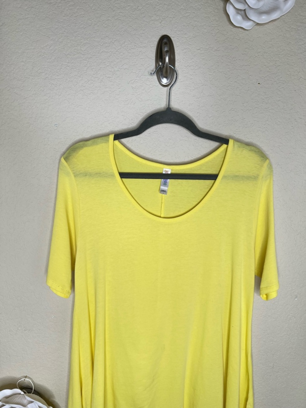 NTM LuLaRoe Perfect T Yellow Swing Top Side Slit Half Sleeve Large - Picture 3 of 14